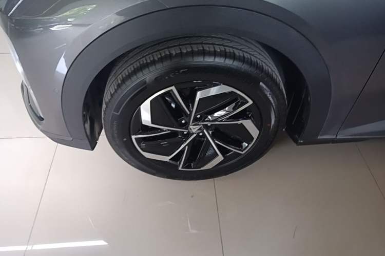 Used Deepal S07 2026 230Ultra with Huawei Qiankun ADS SE Edition Left Front Wheel Hub