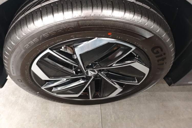 Used Deepal S07 2026 230Ultra with Huawei Qiankun ADS SE Edition Left Front Wheel Hub