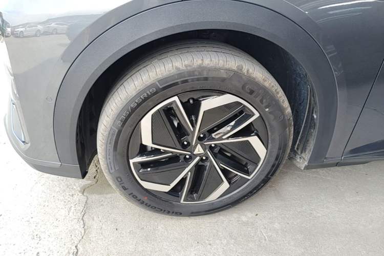 Used Deepal S07 2026 230Ultra with Huawei Qiankun ADS SE Edition Left Front Wheel Hub