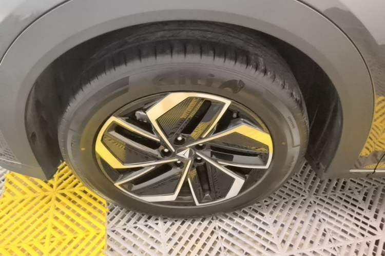 Used Deepal S07 2026 230Ultra with Huawei Qiankun ADS SE Edition Left Front Wheel Hub