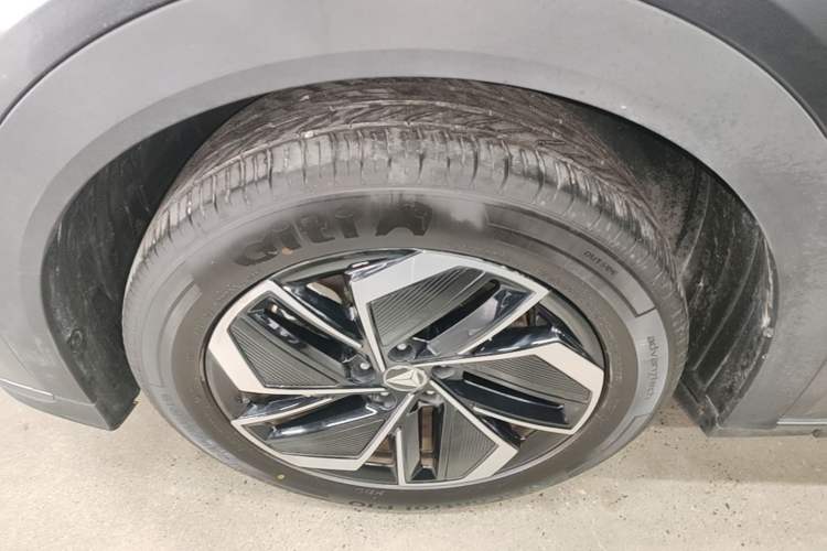 Used Deepal S07 2026 230Ultra with Huawei Qiankun ADS SE Edition Left Front Wheel Hub