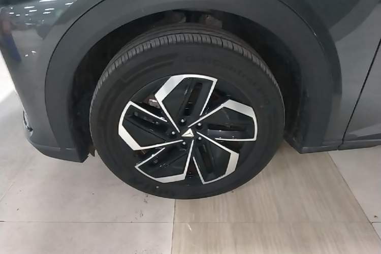 Used Deepal S07 2026 230Ultra with Huawei Qiankun ADS SE Edition Left Front Wheel Hub