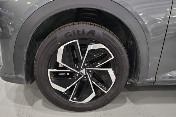 Used Deepal S07 2026 230Ultra with Huawei Qiankun ADS SE Edition Left Front Wheel Hub