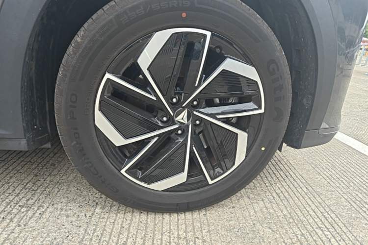 Used Deepal S07 2026 230Ultra with Huawei Qiankun ADS SE Edition Right Front Wheel Hub