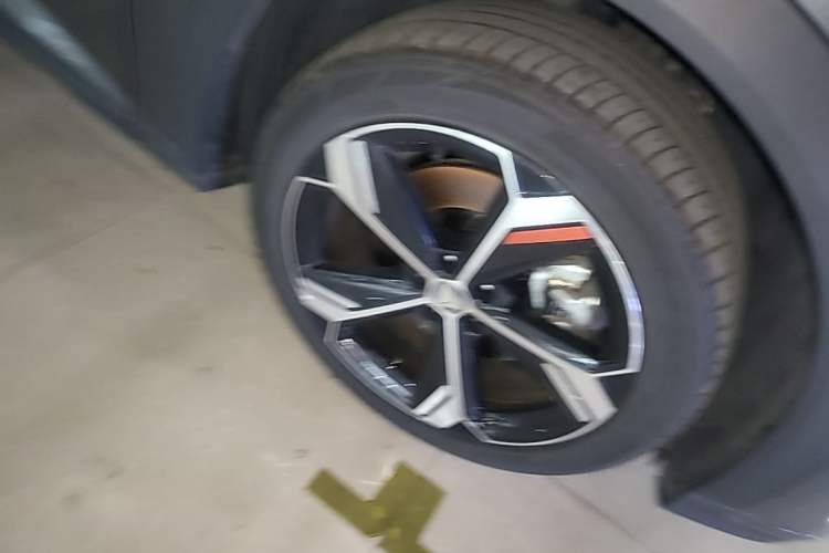 Used Deepal S07 2026 Model 230Max Huawei Qiankun ADS SE Edition Right Front Wheel Hub