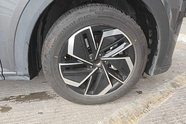 Used Deepal S07 2026 230Ultra with Huawei Qiankun ADS SE Edition Right Front Wheel Hub