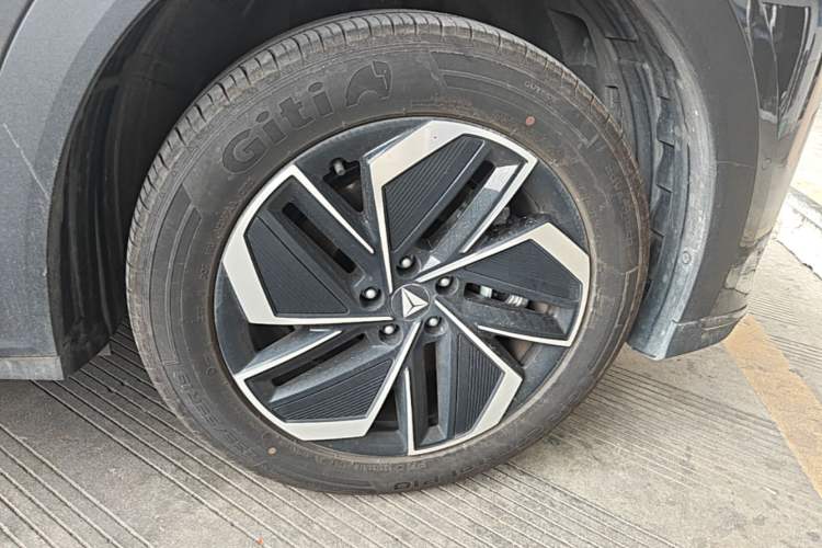 Used Deepal S07 2026 230Ultra with Huawei Qiankun ADS SE Edition Right Front Wheel Hub