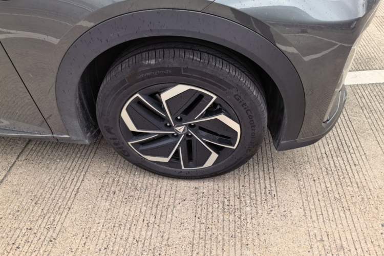 Used Deepal S07 2026 230Ultra with Huawei Qiankun ADS SE Edition Right Front Wheel Hub