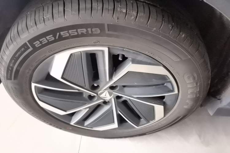 Used Deepal S07 2026 230Ultra with Huawei Qiankun ADS SE Edition Right Rear Wheel Hub