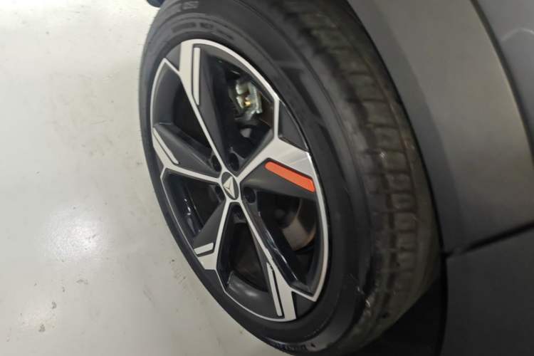 Used Deepal S07 2026 Model 230Max Huawei Qiankun ADS SE Edition Right Rear Wheel Hub