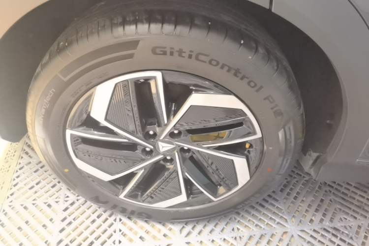 Used Deepal S07 2026 230Ultra with Huawei Qiankun ADS SE Edition Right Rear Wheel Hub