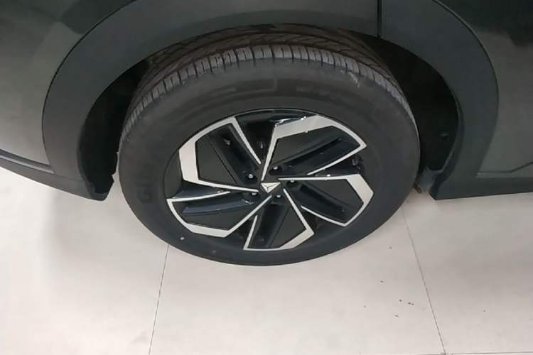 Used Deepal S07 2026 230Ultra with Huawei Qiankun ADS SE Edition Right Rear Wheel Hub