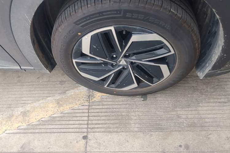 Used Deepal S07 2026 230Ultra with Huawei Qiankun ADS SE Edition Right Front Wheel Hub