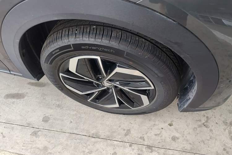 Used Deepal S07 2026 Model 550Ultra Huawei Qiankun ADS SE Edition Right Front Wheel Hub