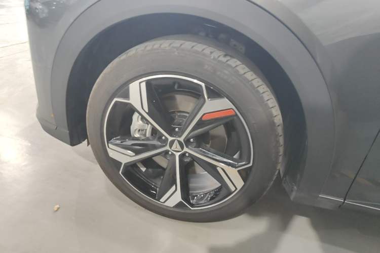 Used Deepal S07 2026 Model, 630 Ultra Huawei Qiankun Laser Version Left Front Wheel Hub
