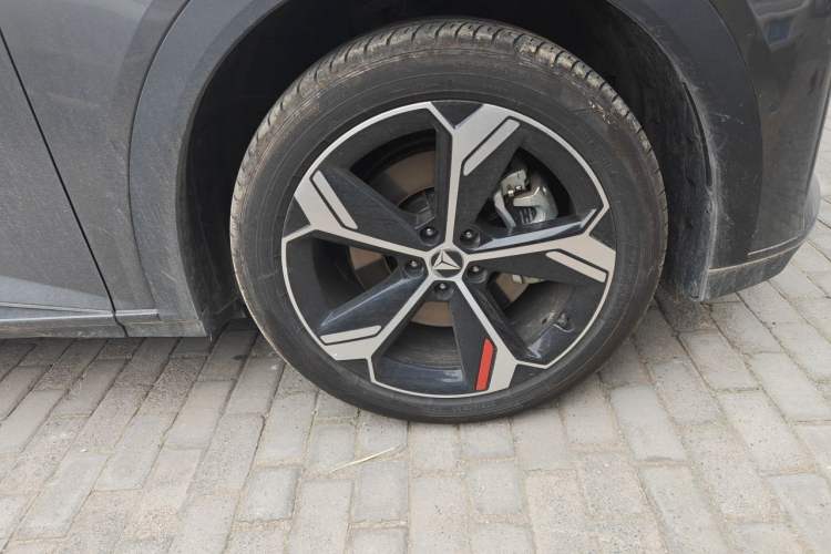 Used Deepal S07 2026 Model 550Ultra Huawei Qiankun ADS SE Edition Right Front Wheel Hub