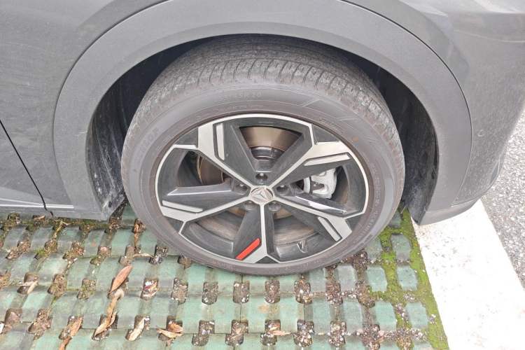 Used Deepal S07 2026 Model 550Ultra Huawei Qiankun ADS SE Edition Right Front Wheel Hub