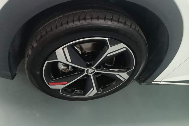 Used Deepal S07 2026 230Ultra with Huawei Qiankun ADS SE Edition Left Front Wheel Hub