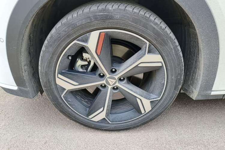 Used Deepal S07 2026 230Ultra with Huawei Qiankun ADS SE Edition Left Front Wheel Hub