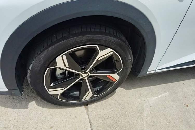 Used Deepal S07 2026 230Ultra with Huawei Qiankun ADS SE Edition Left Front Wheel Hub