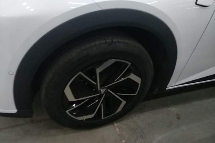 Used Deepal S07 2026 230Ultra with Huawei Qiankun ADS SE Edition Left Front Wheel Hub