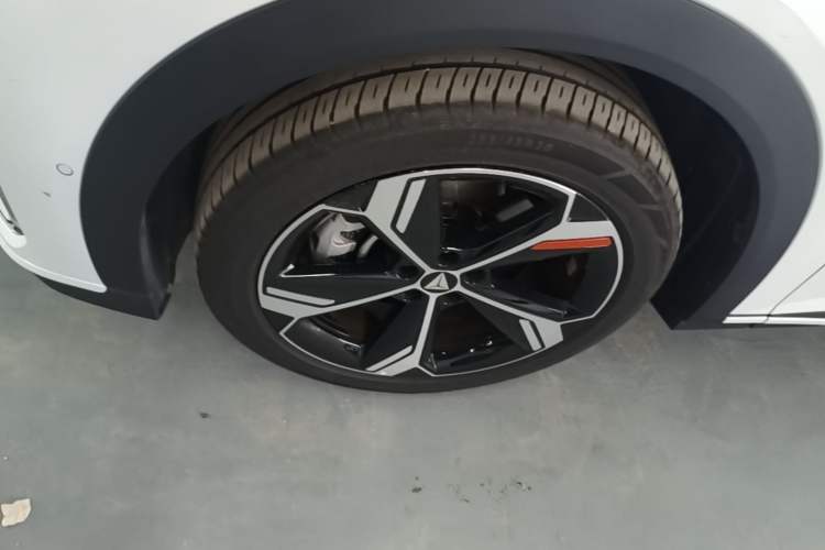Used Deepal S07 2026 230Ultra with Huawei Qiankun ADS SE Edition Left Front Wheel Hub