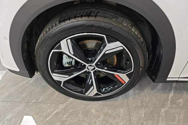 Used Deepal S07 2026 230Ultra with Huawei Qiankun ADS SE Edition Left Front Wheel Hub