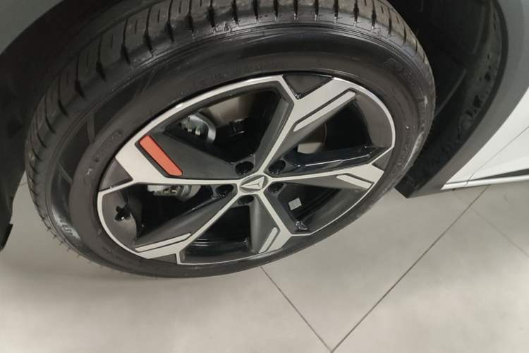 Used Deepal S07 2026 230Ultra with Huawei Qiankun ADS SE Edition Left Front Wheel Hub