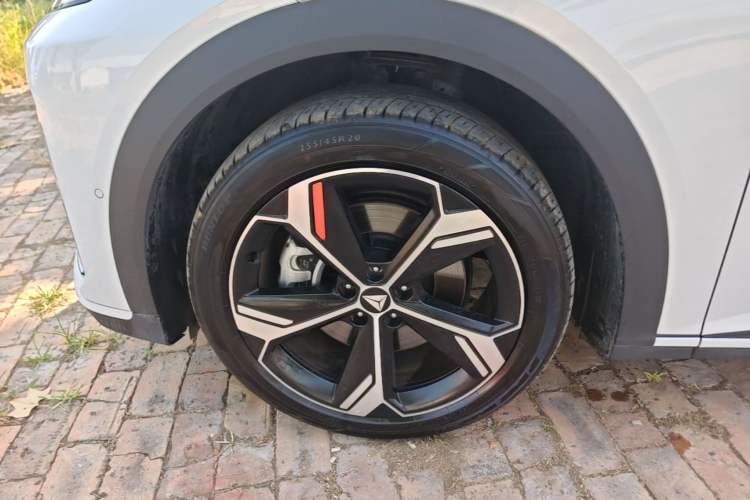 Used Deepal S07 2026 230Ultra with Huawei Qiankun ADS SE Edition Left Front Wheel Hub