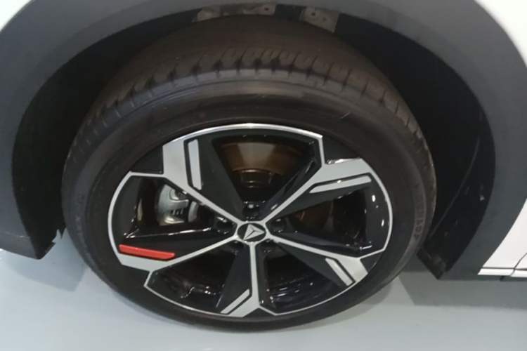 Used Deepal S07 2026 230Ultra with Huawei Qiankun ADS SE Edition Left Front Wheel Hub