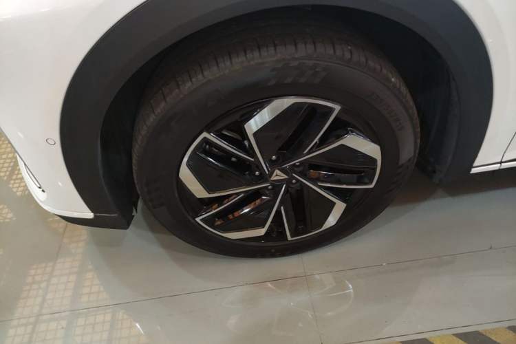Used Deepal S07 2026 Model 300Ultra Huawei Qiankun ADS SE Edition Left Front Wheel Hub