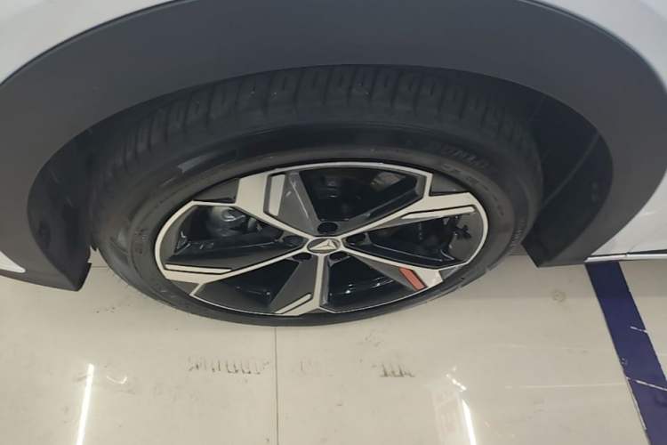 Used Deepal S07 2026 230Ultra with Huawei Qiankun ADS SE Edition Left Front Wheel Hub