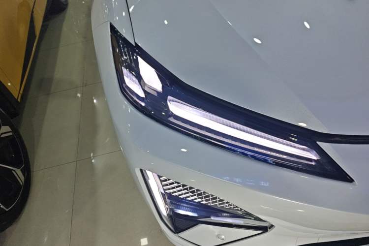 Used Deepal S07 2026 230Ultra with Huawei Qiankun ADS SE Edition Right Front Headlight