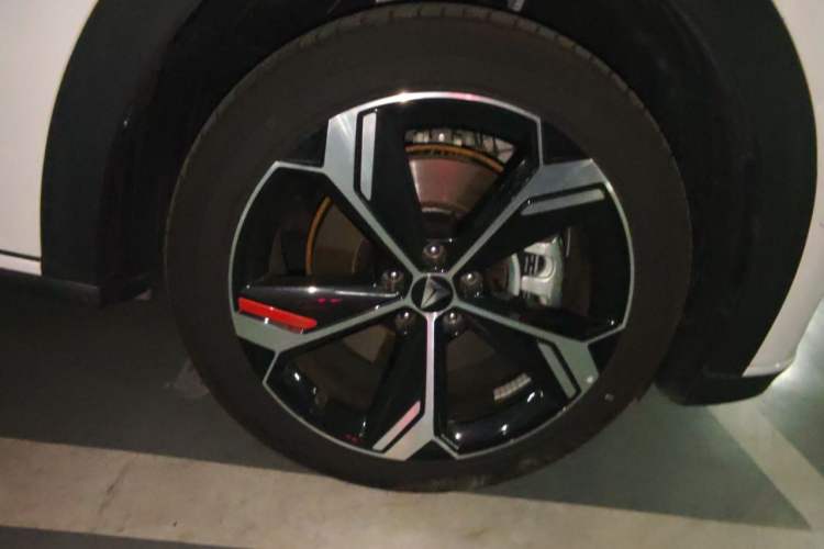 Used Deepal S07 2026 Model 550Ultra Huawei Qiankun ADS SE Edition Right Front Wheel Hub