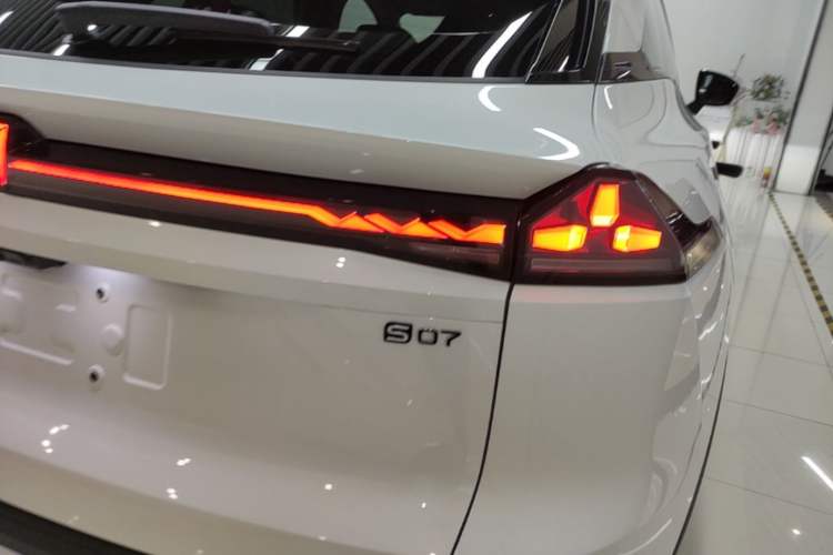 Used Deepal S07 2026 230Ultra with Huawei Qiankun ADS SE Edition Right Rear Taillight