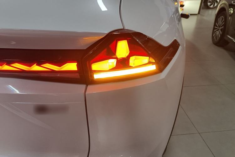 Used Deepal S07 2026 230Ultra with Huawei Qiankun ADS SE Edition Right Rear Taillight
