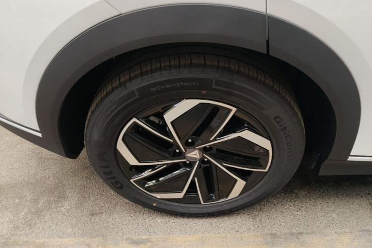 Used Deepal S07 2026 Model 630Max Huawei Qiankun ADS SE Edition Right Rear Wheel Hub