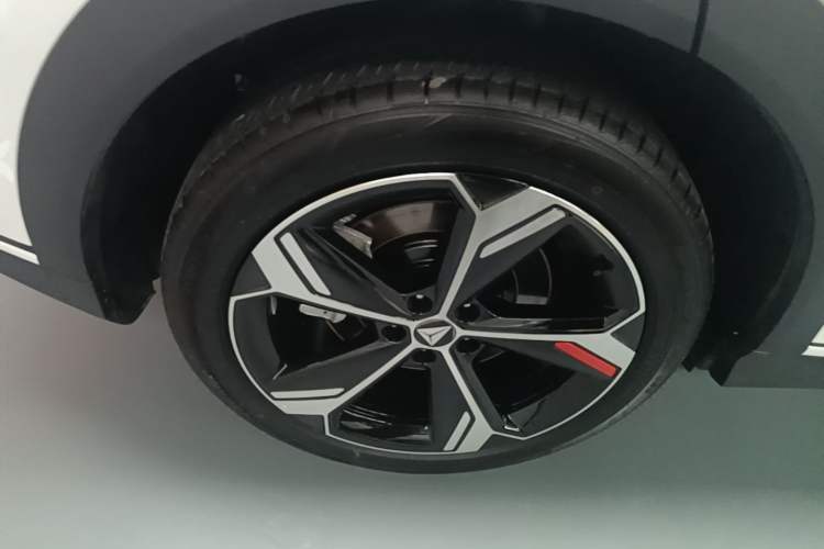 Used Deepal S07 2026 230Ultra with Huawei Qiankun ADS SE Edition Right Rear Wheel Hub