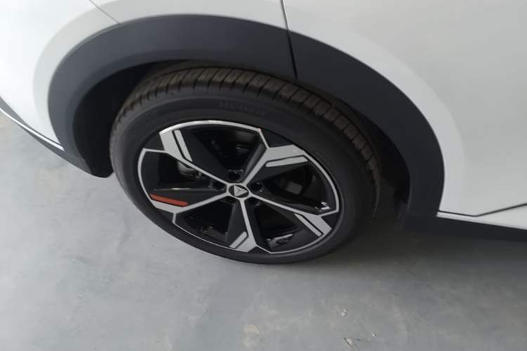 Used Deepal S07 2026 230Ultra with Huawei Qiankun ADS SE Edition Right Rear Wheel Hub