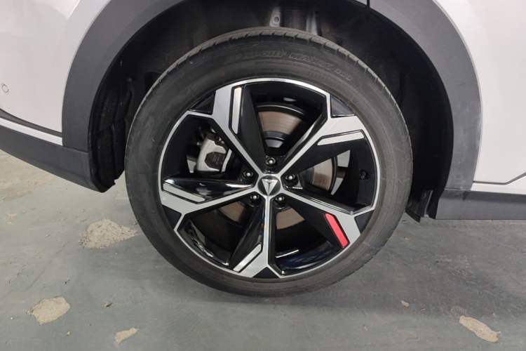 Used Deepal S07 2026 230Ultra with Huawei Qiankun ADS SE Edition Right Rear Wheel Hub