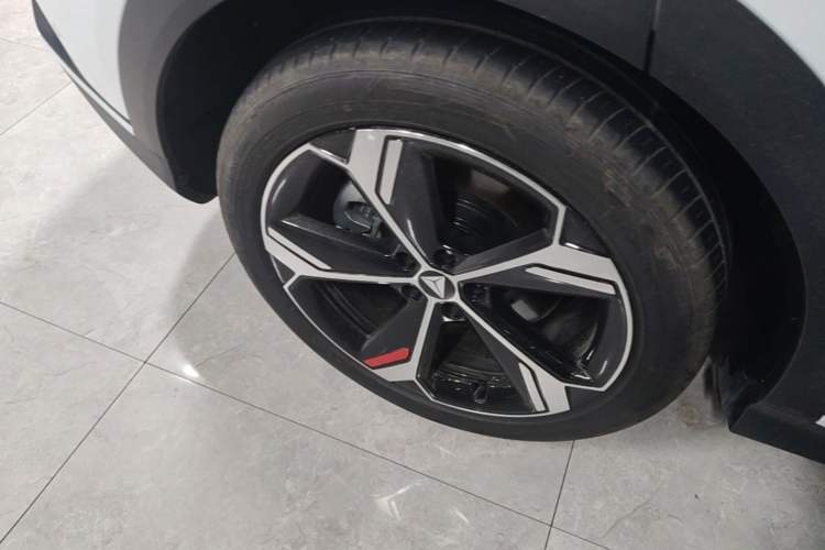Used Deepal S07 2026 230Ultra with Huawei Qiankun ADS SE Edition Right Rear Wheel Hub