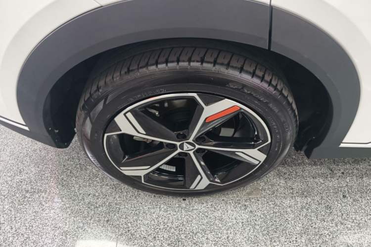 Used Deepal S07 2026 230Ultra with Huawei Qiankun ADS SE Edition Right Rear Wheel Hub