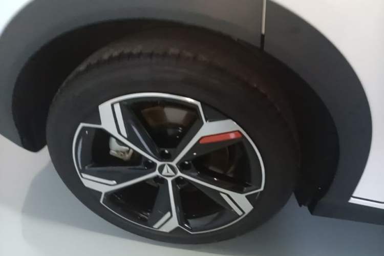 Used Deepal S07 2026 230Ultra with Huawei Qiankun ADS SE Edition Right Rear Wheel Hub