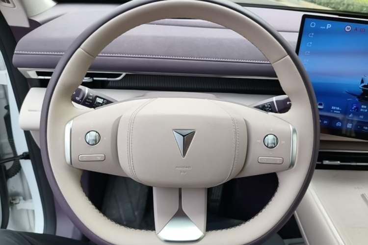 Used Deepal S07 2026 230Ultra with Huawei Qiankun ADS SE Edition Steering Wheel