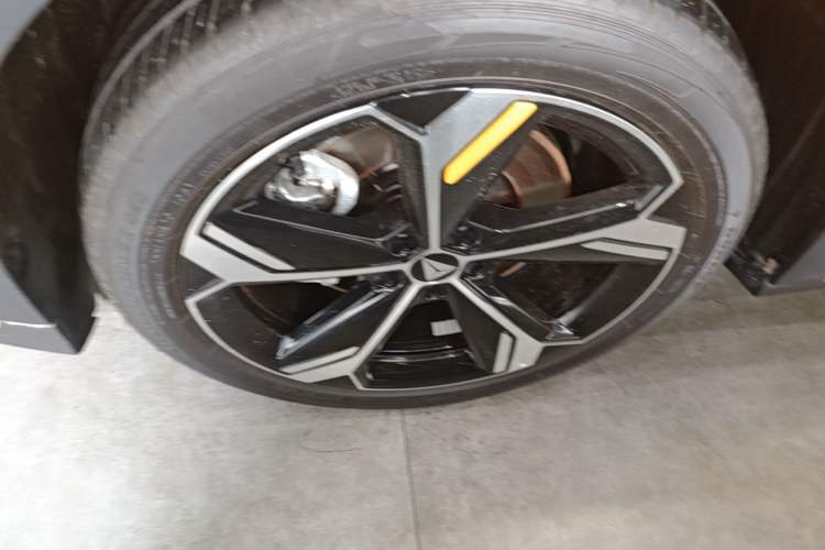 Used Deepal S07 2026 230Ultra with Huawei Qiankun ADS SE Edition Left Front Wheel Hub