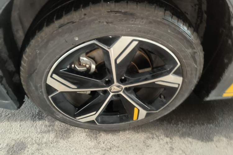 Used Deepal S07 2026 230Ultra with Huawei Qiankun ADS SE Edition Left Front Wheel Hub