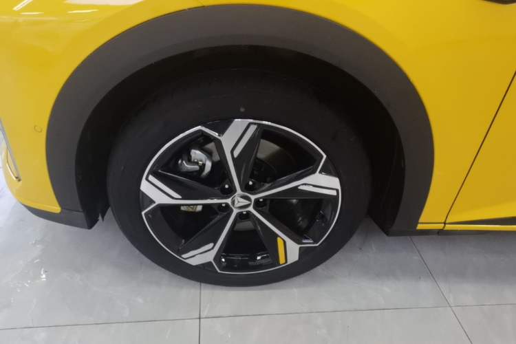 Used Deepal S07 2026 230Ultra with Huawei Qiankun ADS SE Edition Left Front Wheel Hub