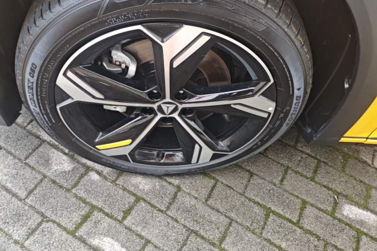 Used Deepal S07 2026 230Ultra with Huawei Qiankun ADS SE Edition Left Front Wheel Hub