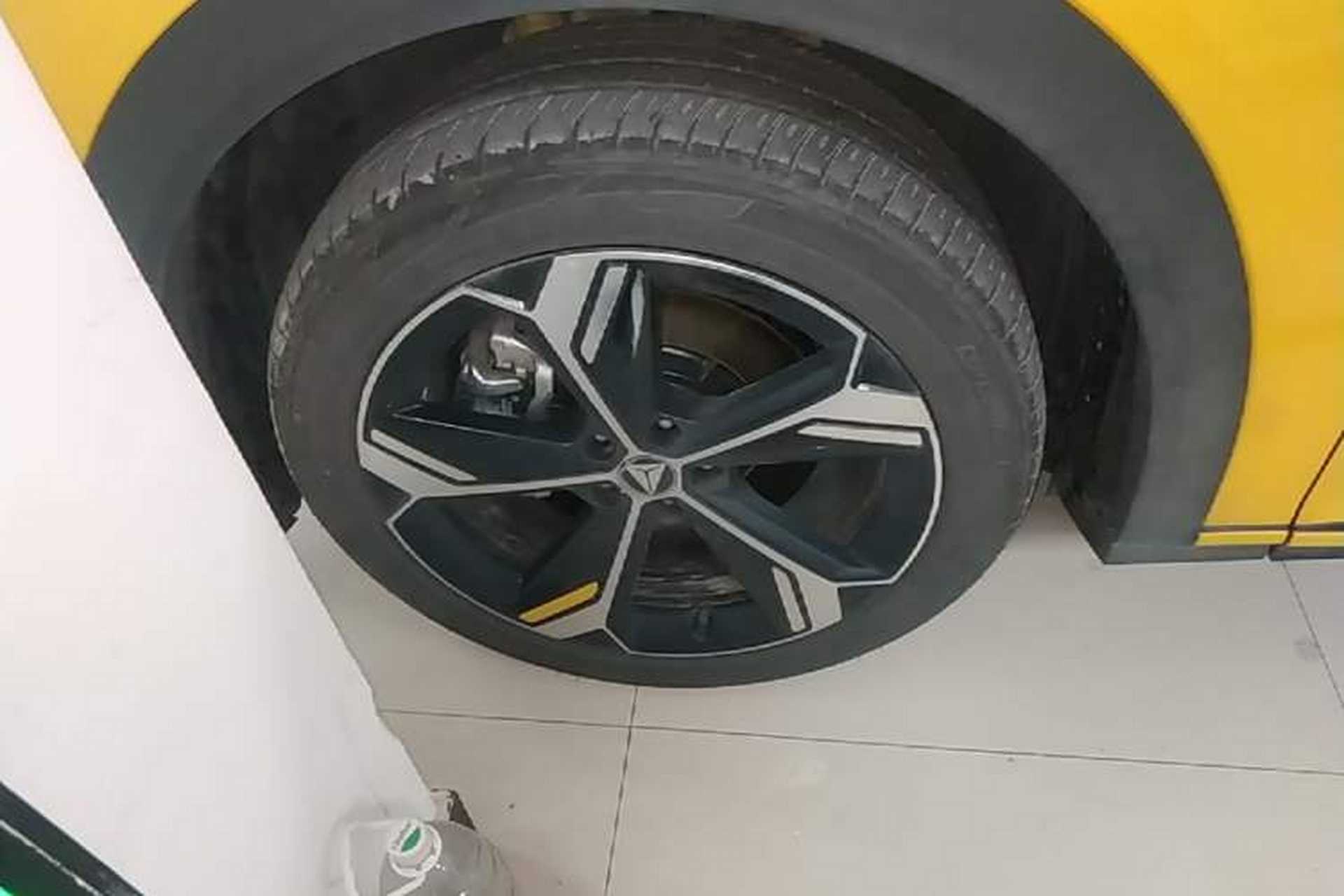 Used Deepal S07 2026 230Ultra with Huawei Qiankun ADS SE Edition Left Front Wheel Hub