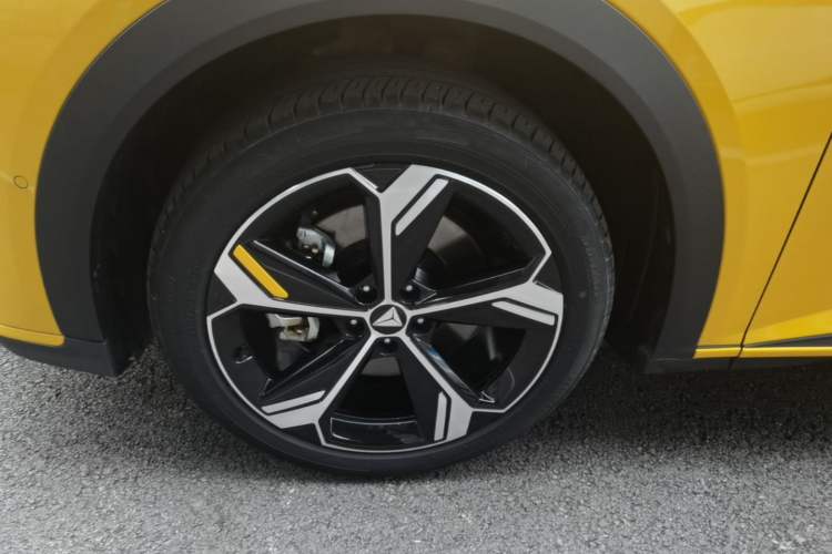Used Deepal S07 2026 230Ultra with Huawei Qiankun ADS SE Edition Left Front Wheel Hub